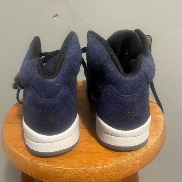 Jordan Navy and White Athletic Shoes Retro 5 SE Midnight Georgetown - Picture 2 of 9